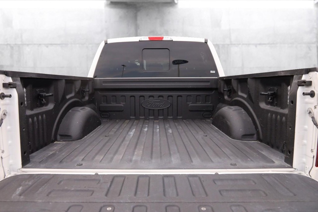 Ford F-150 Vehicle Full-screen Gallery Image 7
