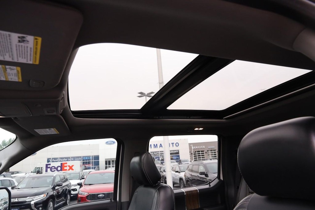 Ford F-150 Vehicle Full-screen Gallery Image 10