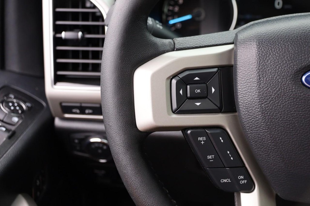 Ford F-150 Vehicle Full-screen Gallery Image 12