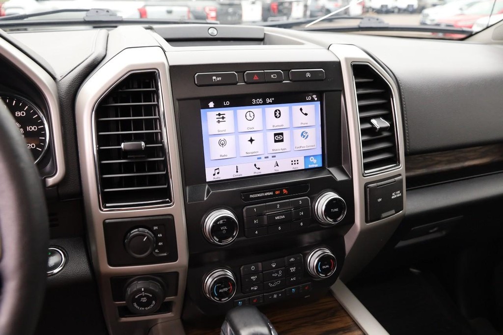 Ford F-150 Vehicle Full-screen Gallery Image 16