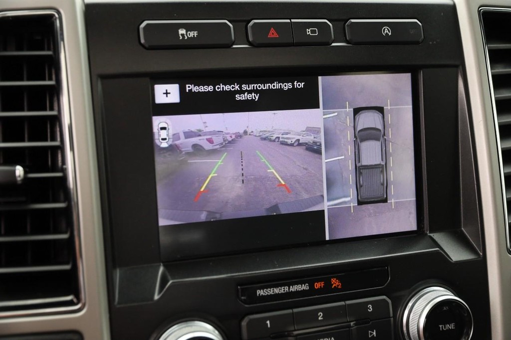 Ford F-150 Vehicle Full-screen Gallery Image 18