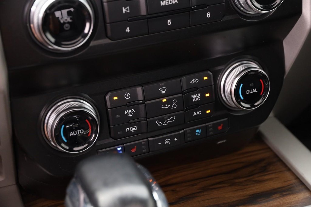 Ford F-150 Vehicle Full-screen Gallery Image 19