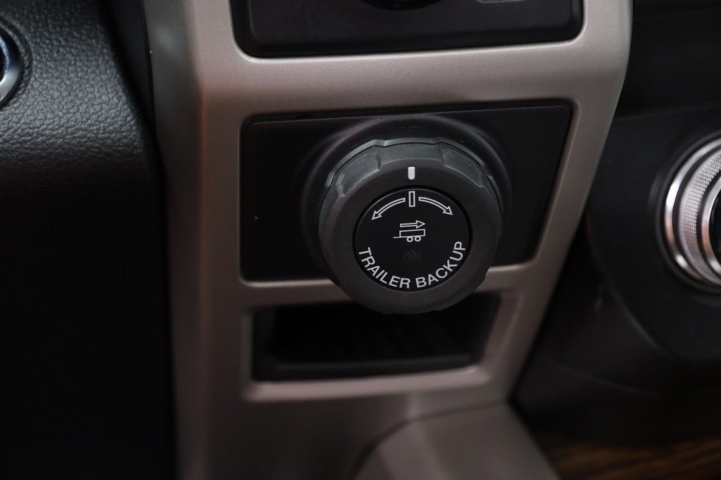 Ford F-150 Vehicle Full-screen Gallery Image 20
