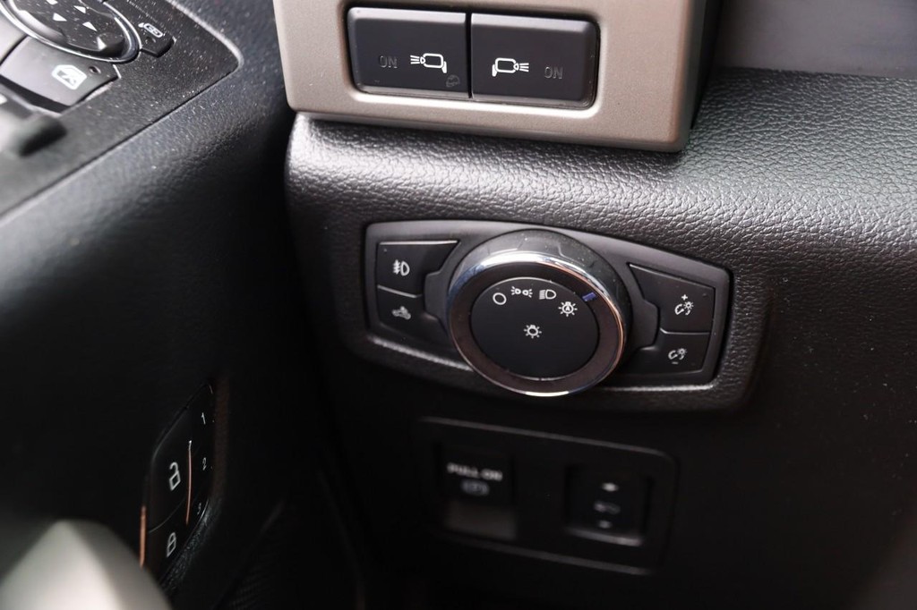 Ford F-150 Vehicle Full-screen Gallery Image 21