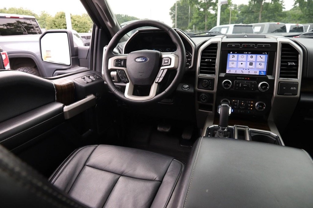 Ford F-150 Vehicle Full-screen Gallery Image 24