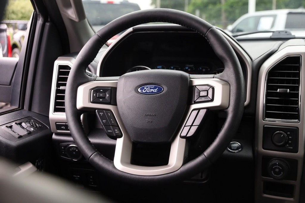 Ford F-150 Vehicle Full-screen Gallery Image 25
