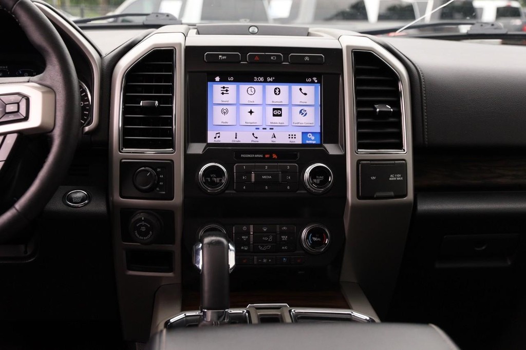 Ford F-150 Vehicle Full-screen Gallery Image 26