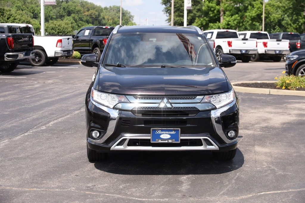 Mitsubishi Outlander PHEV Vehicle Full-screen Gallery Image 4