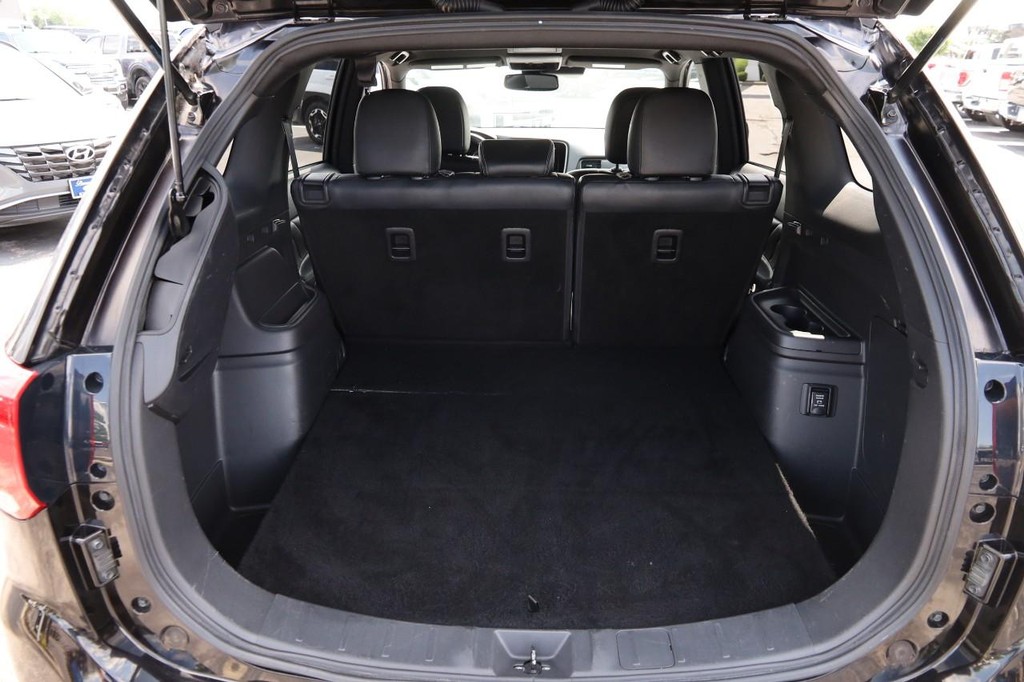 Mitsubishi Outlander PHEV Vehicle Full-screen Gallery Image 7