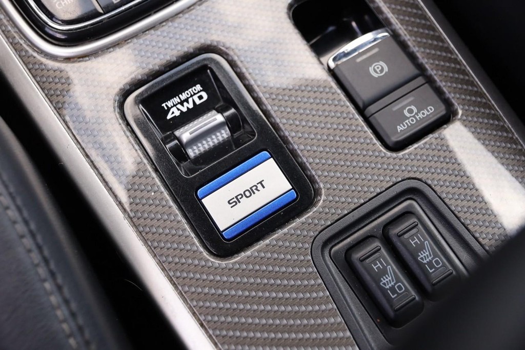 Mitsubishi Outlander PHEV Vehicle Full-screen Gallery Image 20