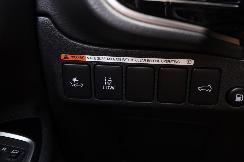 Mitsubishi Outlander PHEV Vehicle Full-screen Gallery Image 22