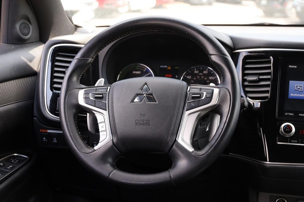 Mitsubishi Outlander PHEV Vehicle Full-screen Gallery Image 25