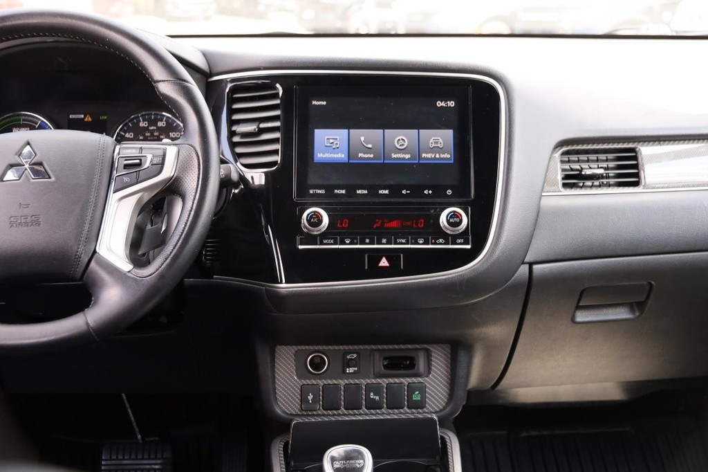 Mitsubishi Outlander PHEV Vehicle Full-screen Gallery Image 26