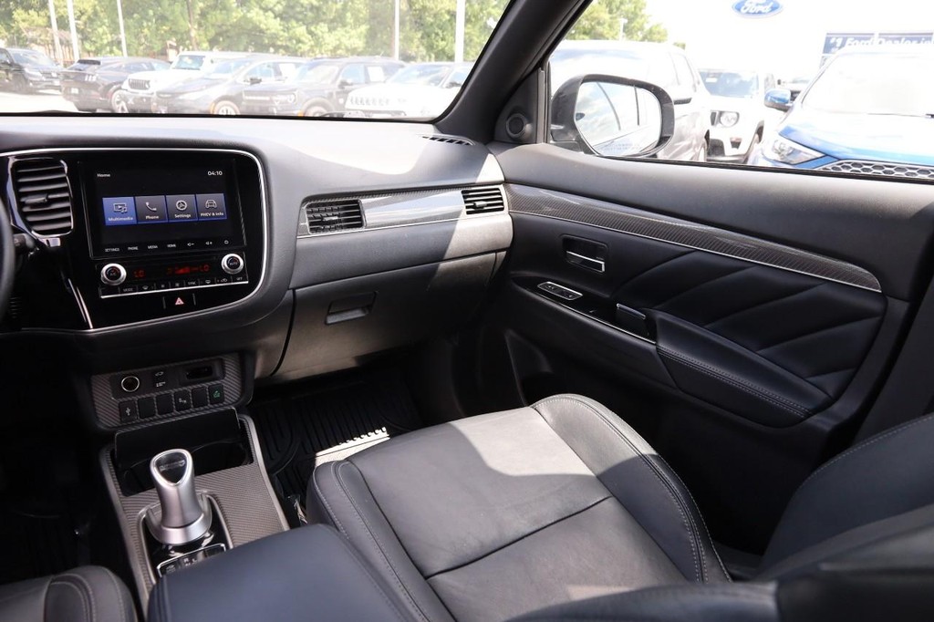 Mitsubishi Outlander PHEV Vehicle Full-screen Gallery Image 27
