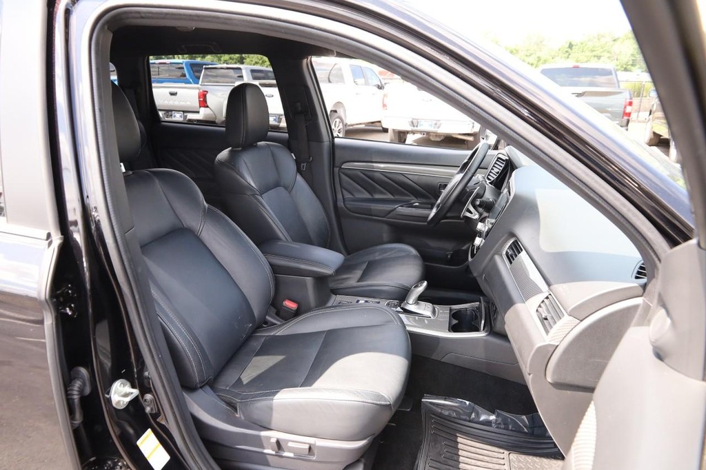 Mitsubishi Outlander PHEV Vehicle Full-screen Gallery Image 28