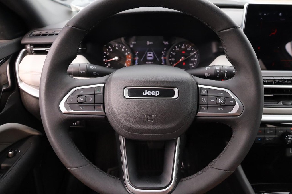 Jeep Compass Vehicle Image 10