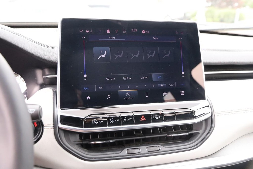 Jeep Compass Vehicle Image 17