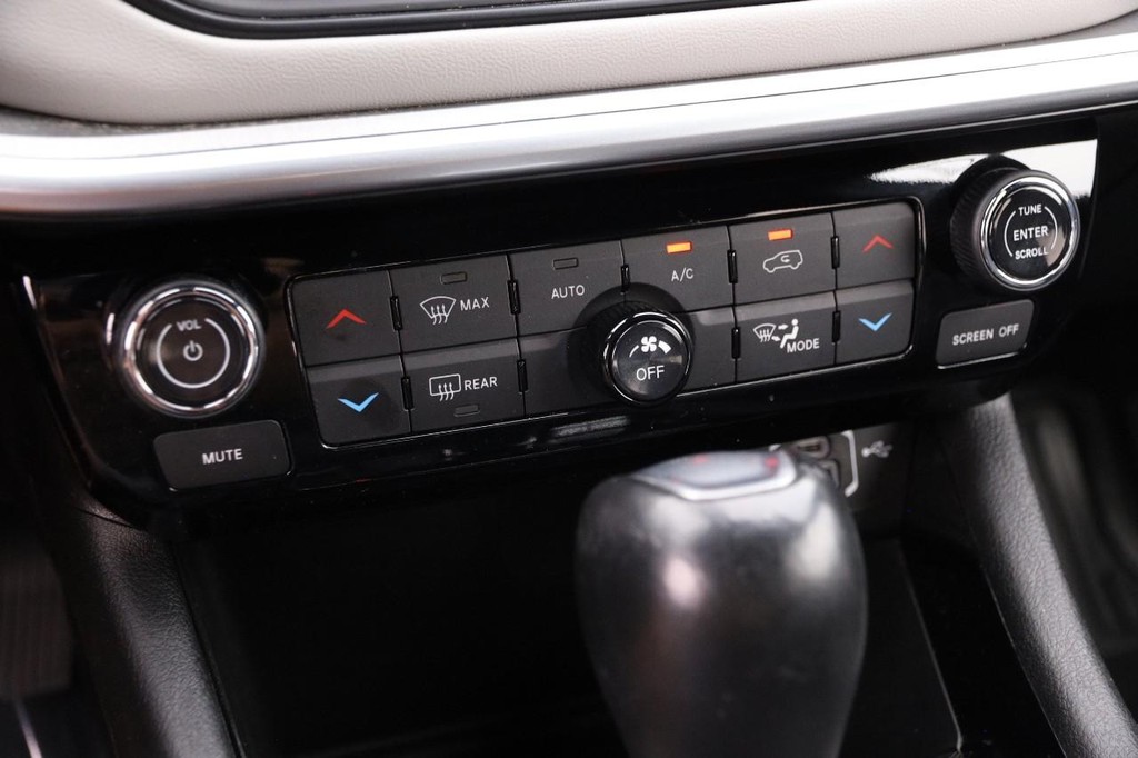 Jeep Compass Vehicle Image 18