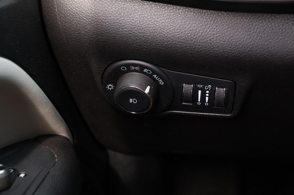 Jeep Compass Vehicle Image 21