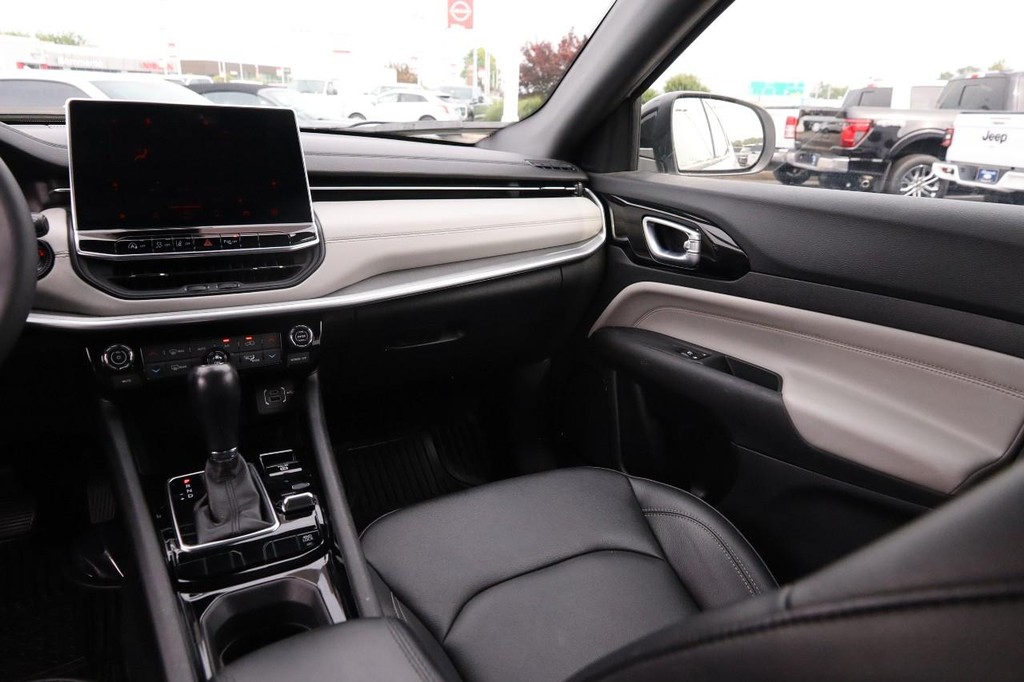 Jeep Compass Vehicle Image 26