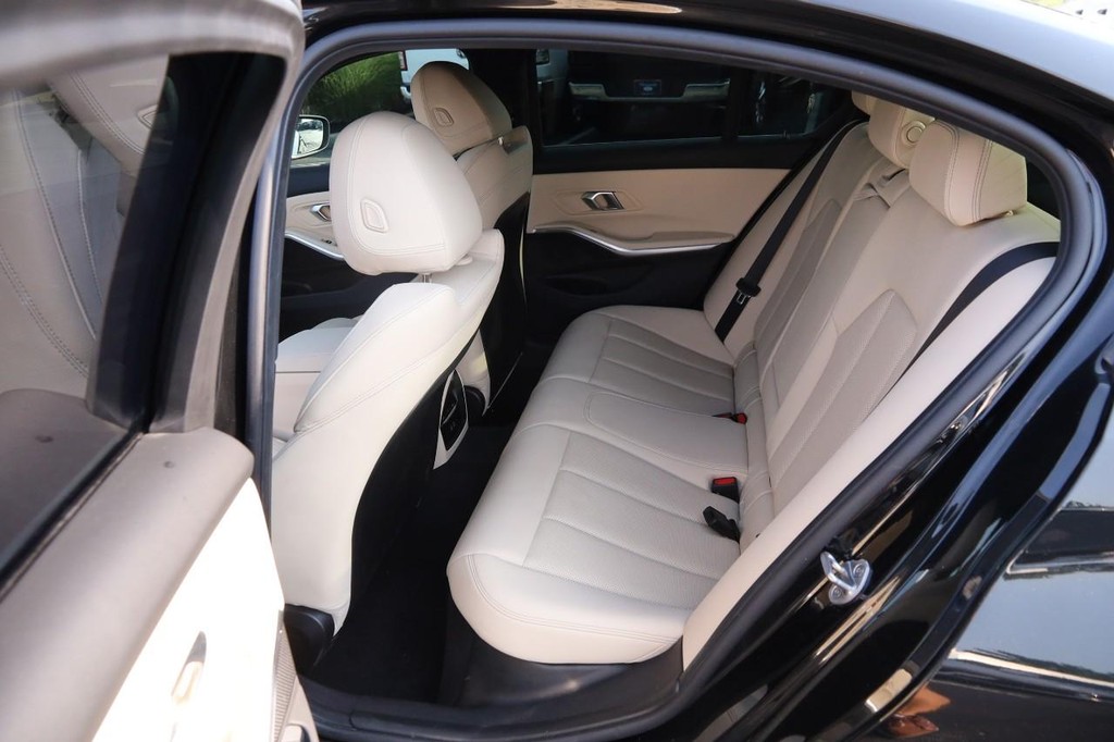 BMW 3 Series Vehicle Image 09