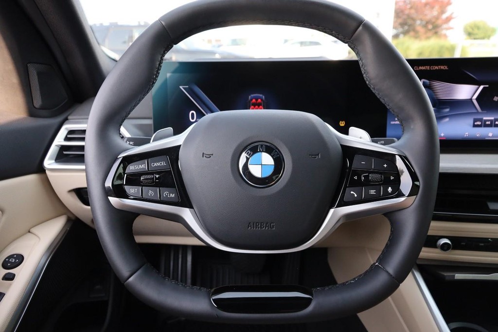 BMW 3 Series Vehicle Image 10
