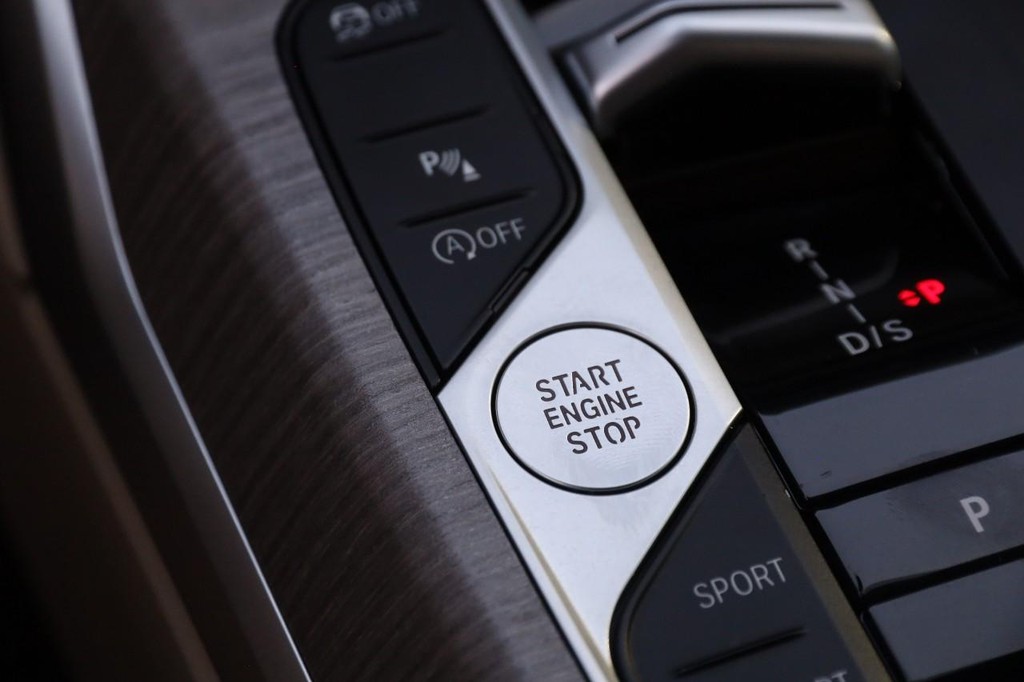 BMW 3 Series Vehicle Image 14