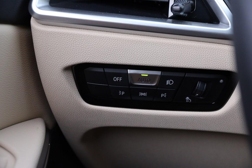 BMW 3 Series Vehicle Image 20
