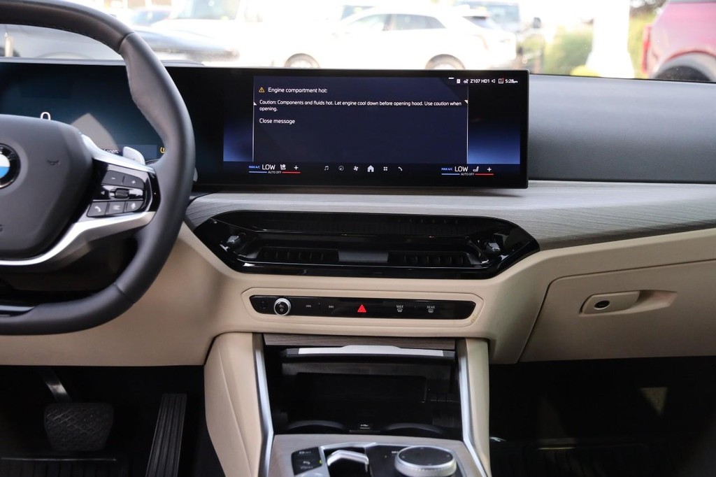 BMW 3 Series Vehicle Image 24