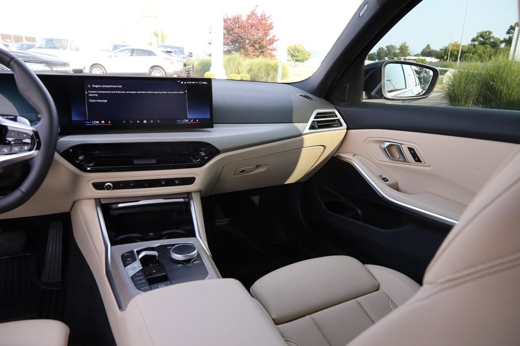 BMW 3 Series Vehicle Image 25