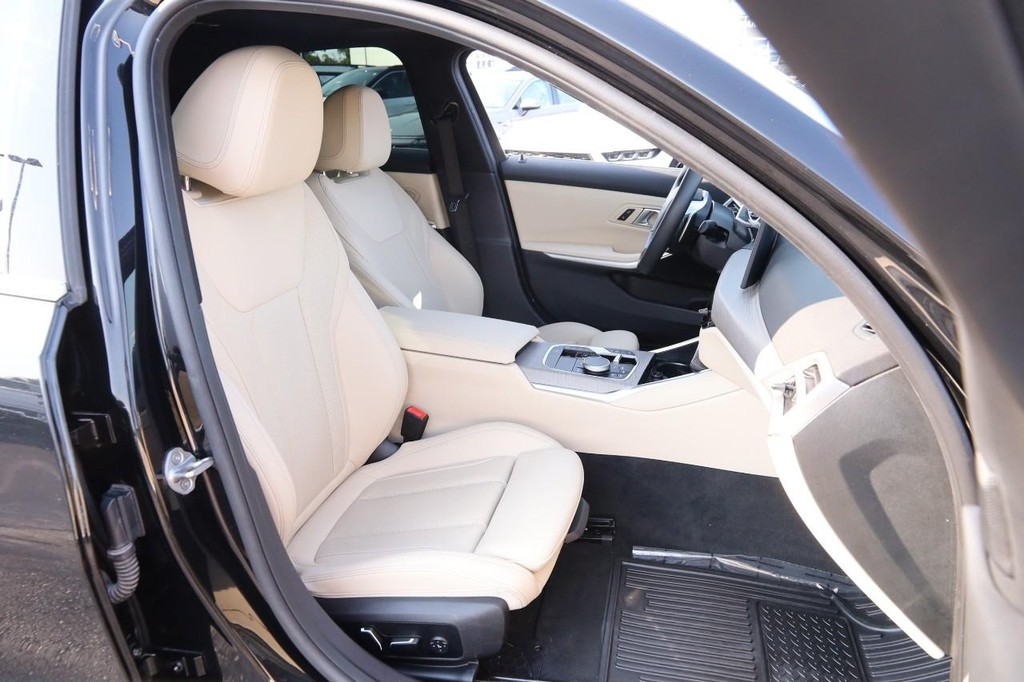 BMW 3 Series Vehicle Image 26