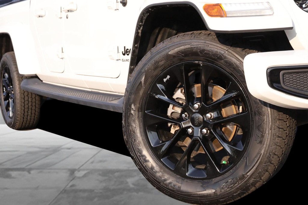 Jeep Gladiator Vehicle Full-screen Gallery Image 3