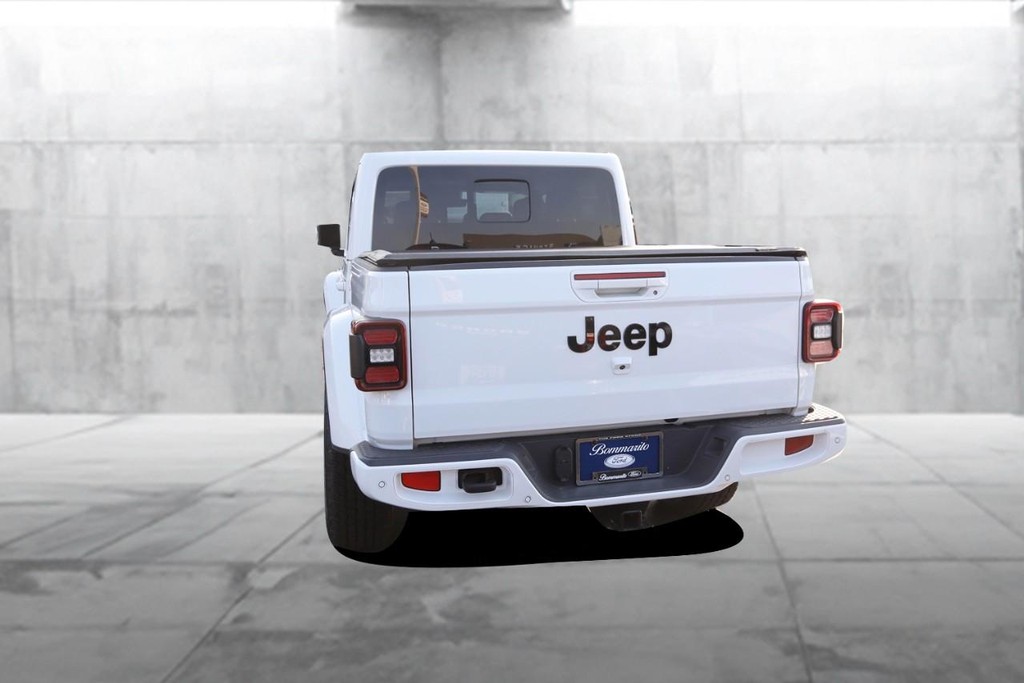 Jeep Gladiator Vehicle Full-screen Gallery Image 6