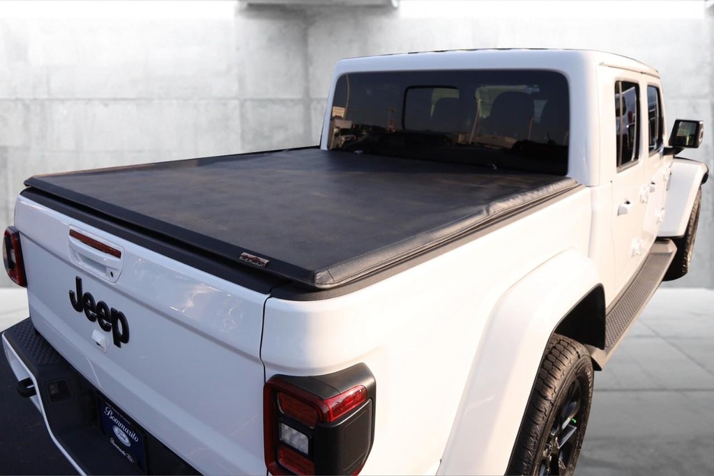 Jeep Gladiator Vehicle Full-screen Gallery Image 7