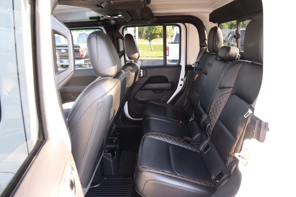 Jeep Gladiator Vehicle Full-screen Gallery Image 9