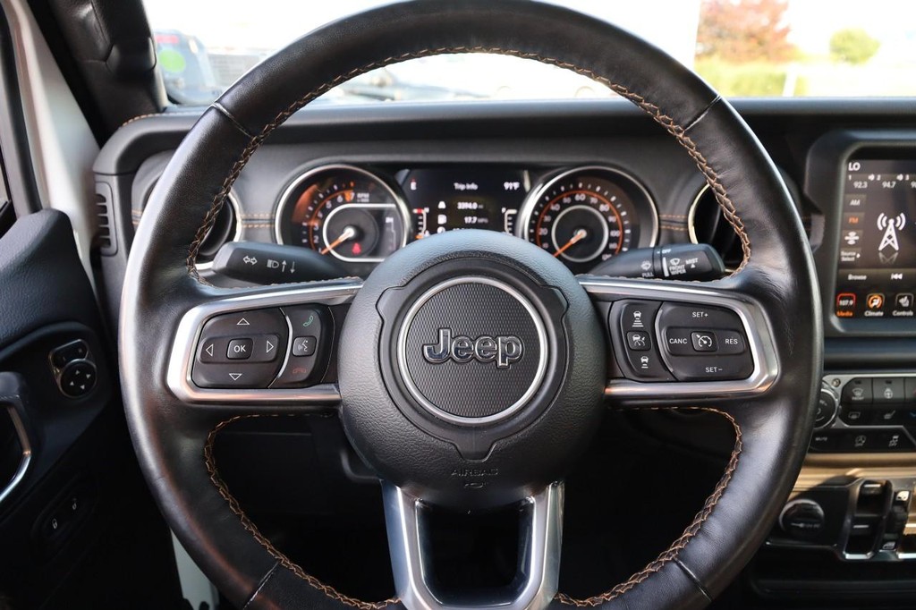Jeep Gladiator Vehicle Full-screen Gallery Image 10