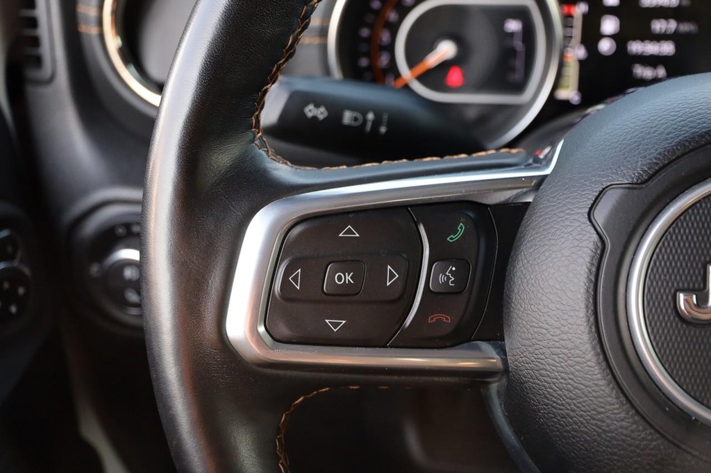 Jeep Gladiator Vehicle Full-screen Gallery Image 11