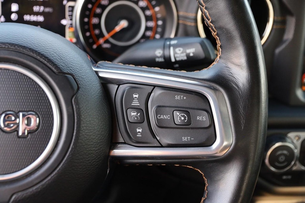Jeep Gladiator Vehicle Full-screen Gallery Image 12