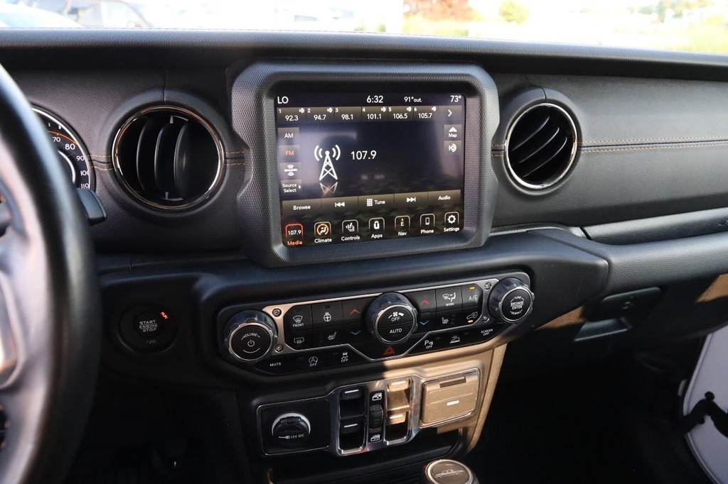 Jeep Gladiator Vehicle Full-screen Gallery Image 15