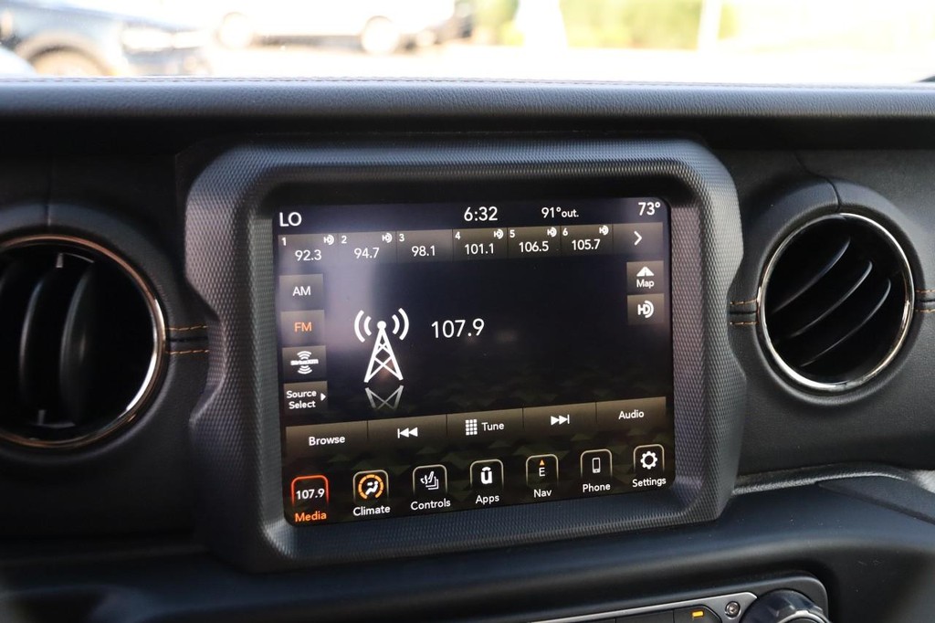 Jeep Gladiator Vehicle Full-screen Gallery Image 16