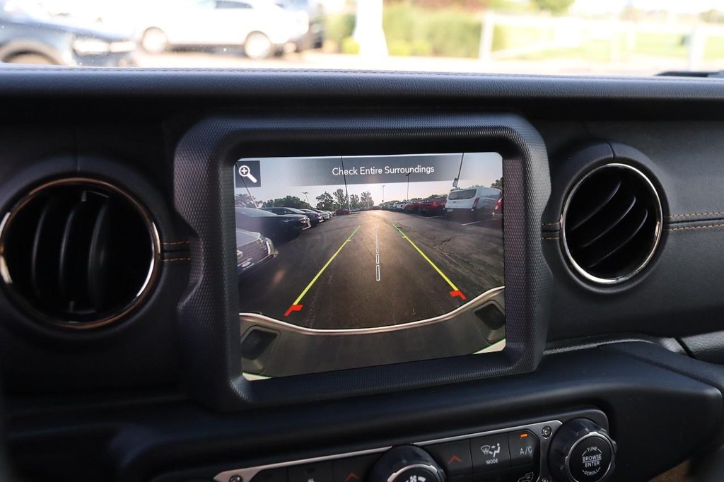 Jeep Gladiator Vehicle Full-screen Gallery Image 17