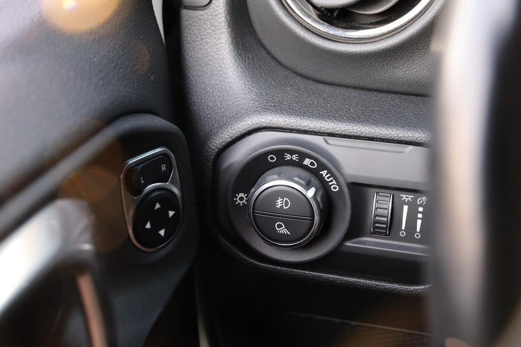 Jeep Gladiator Vehicle Full-screen Gallery Image 20