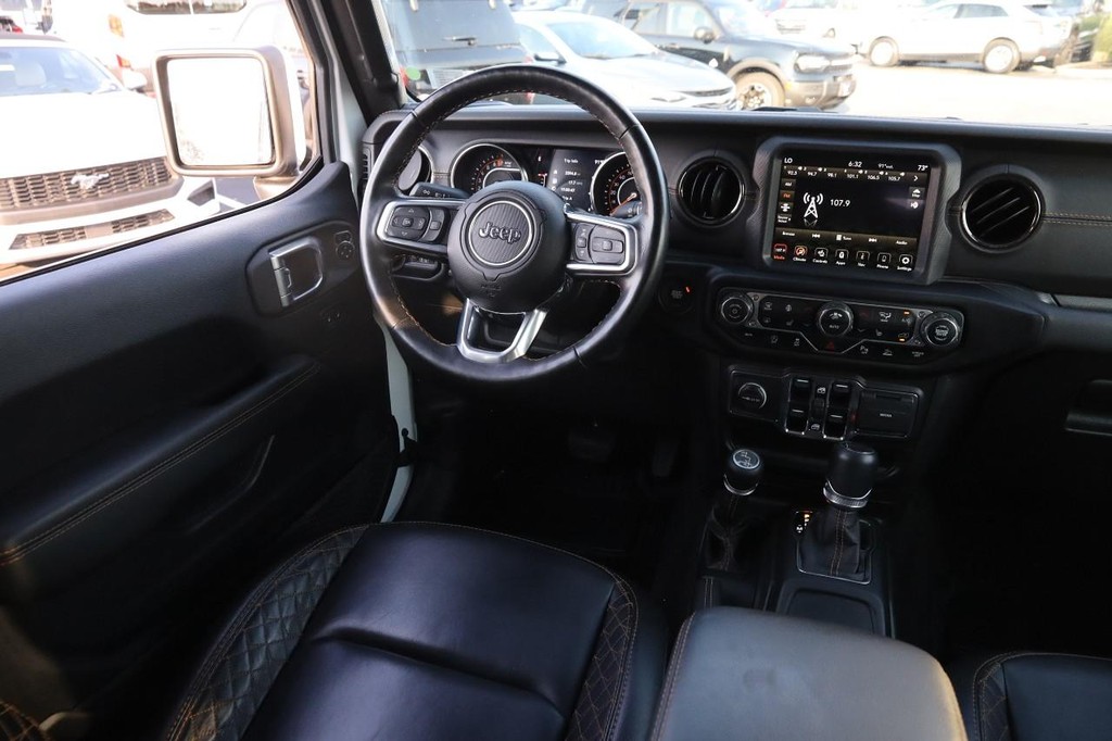 Jeep Gladiator Vehicle Full-screen Gallery Image 22