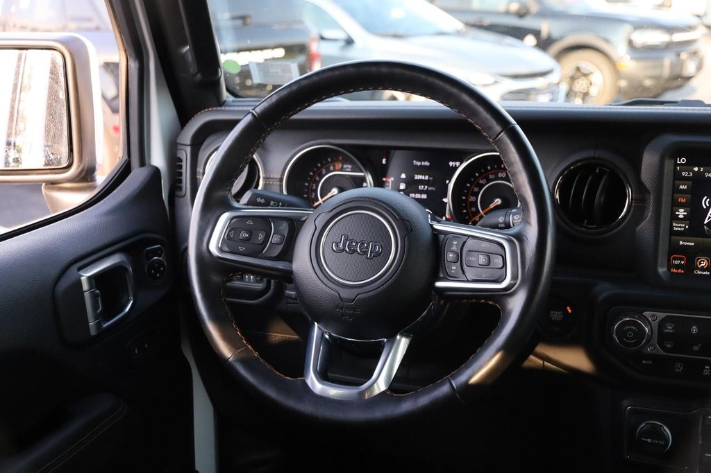 Jeep Gladiator Vehicle Full-screen Gallery Image 23