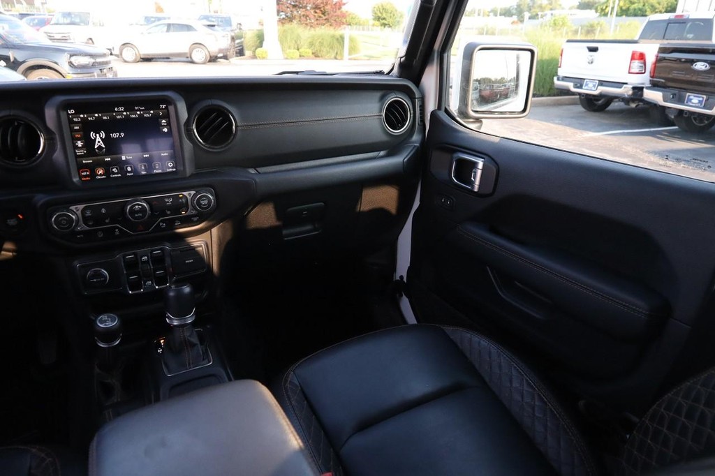 Jeep Gladiator Vehicle Full-screen Gallery Image 25