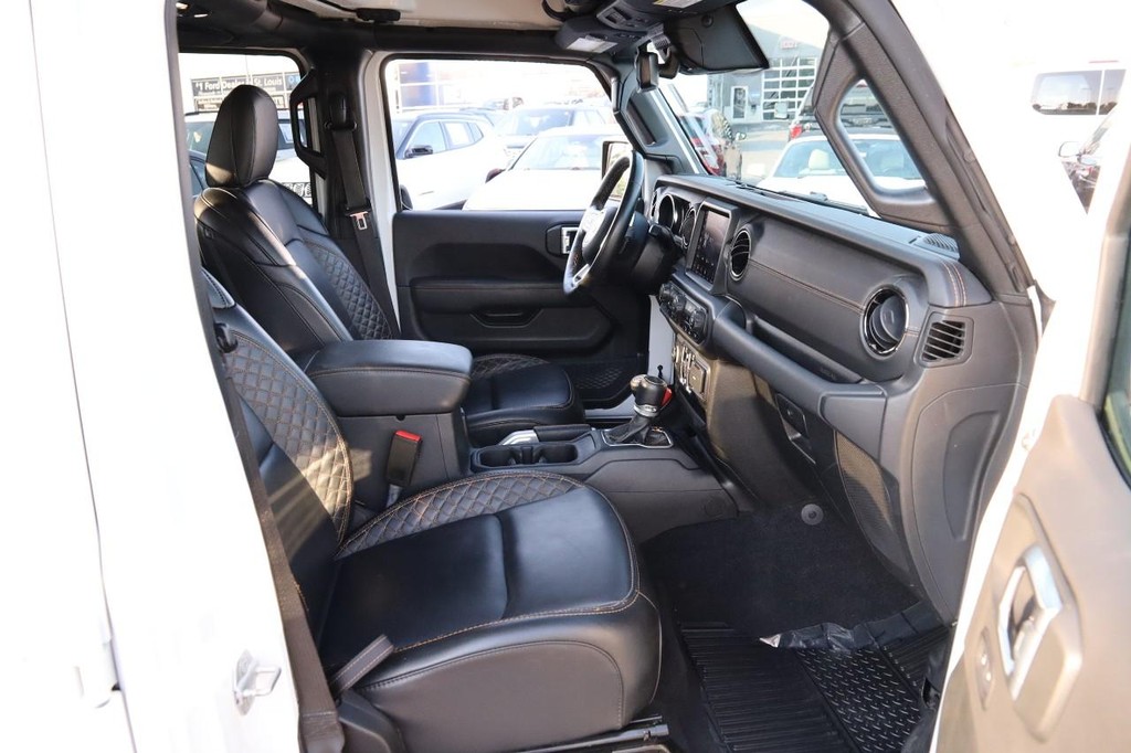 Jeep Gladiator Vehicle Full-screen Gallery Image 26