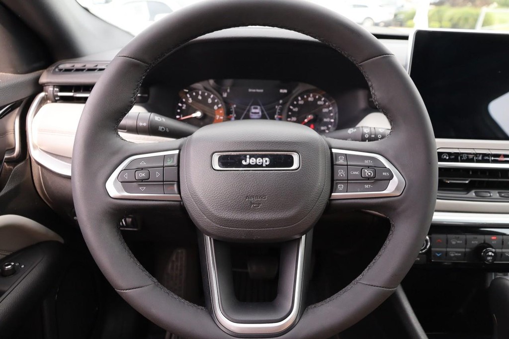 Jeep Compass Vehicle Image 10