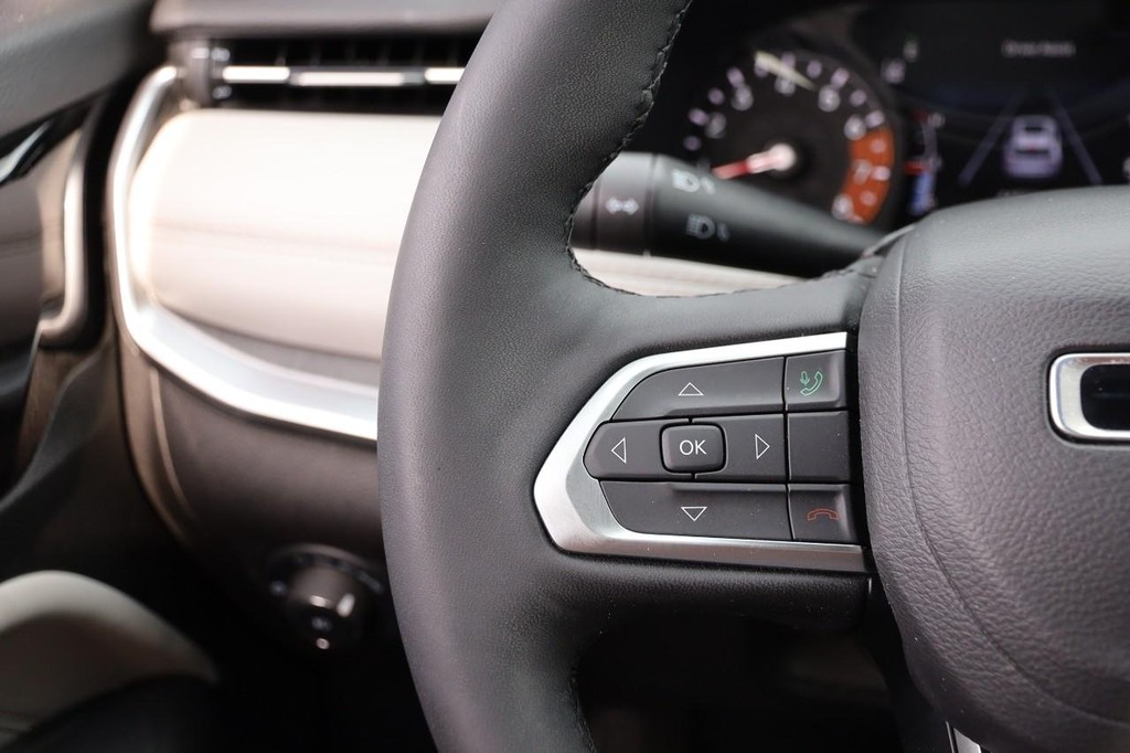 Jeep Compass Vehicle Image 11