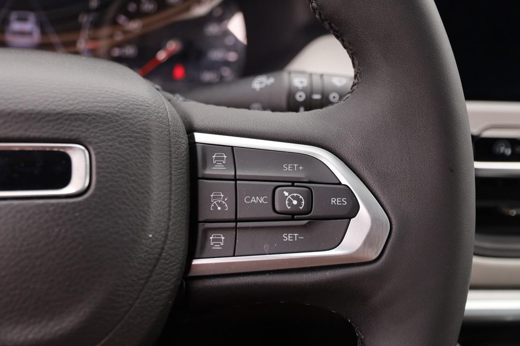 Jeep Compass Vehicle Image 12