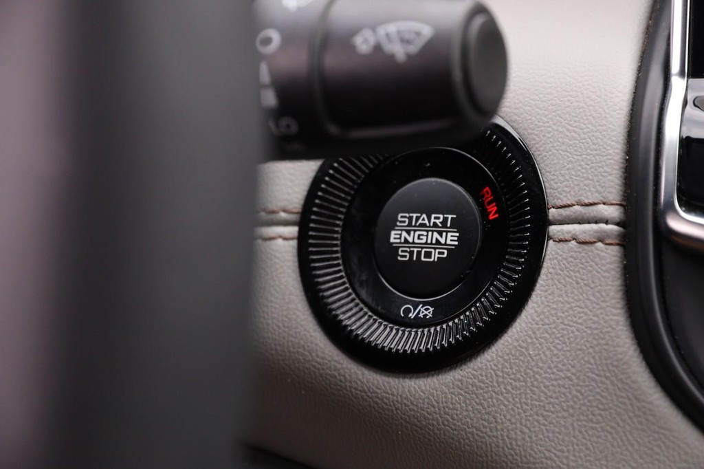Jeep Compass Vehicle Image 14